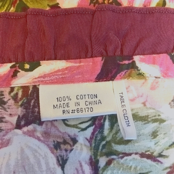 Tablecloth - Picture 5 of 5